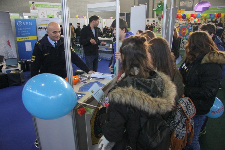 slika z razstavnega prostora policije na Informativi