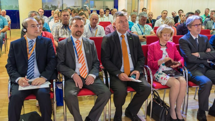 Konferenca govorniki