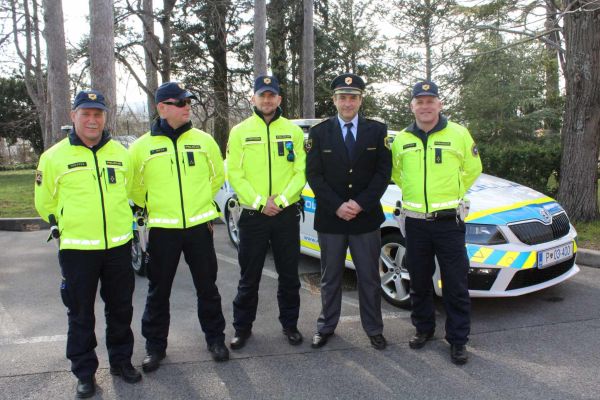 13 PolicistizGDP
