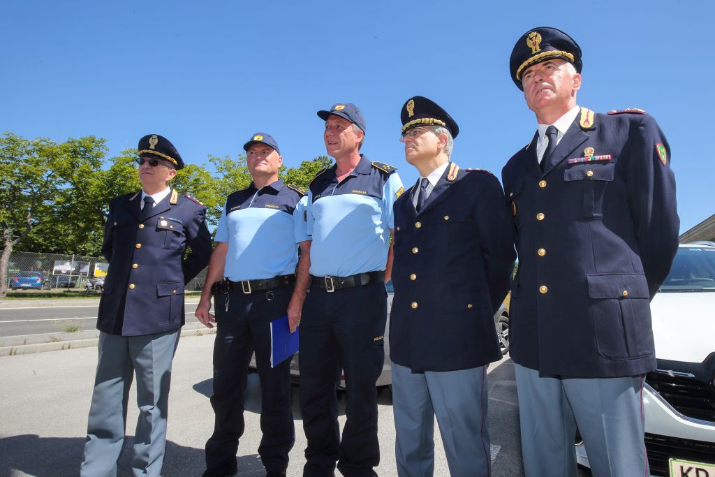 01fpa policija slo ita01t