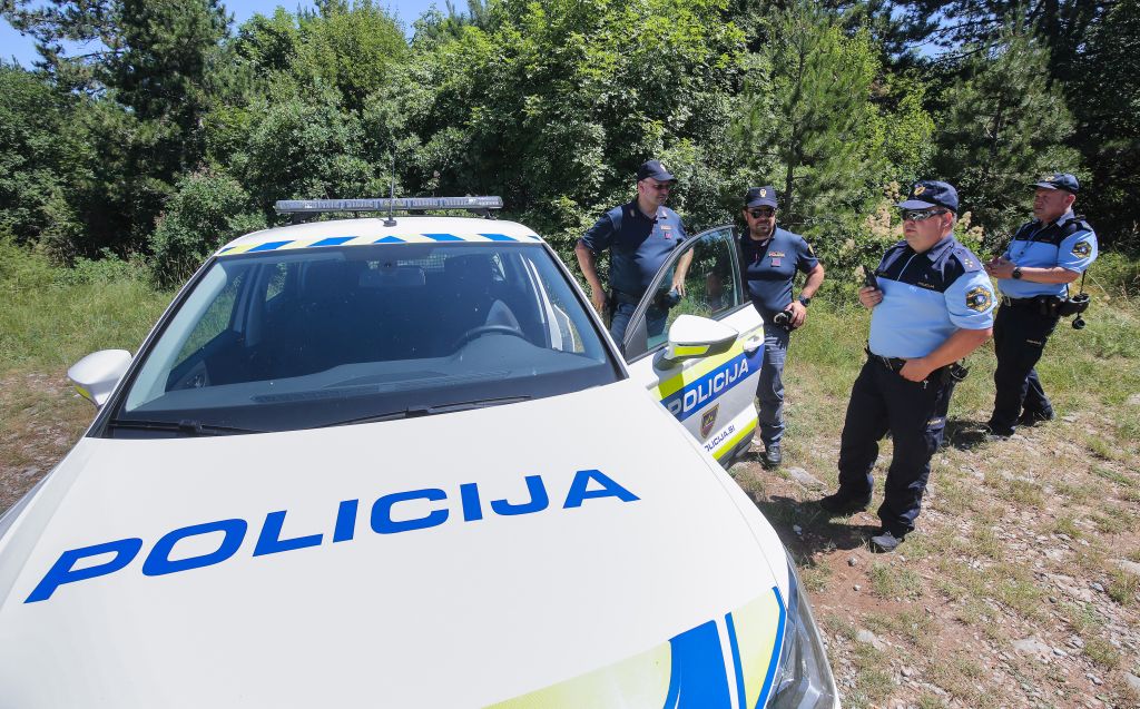 01fpa policija slo ita04t