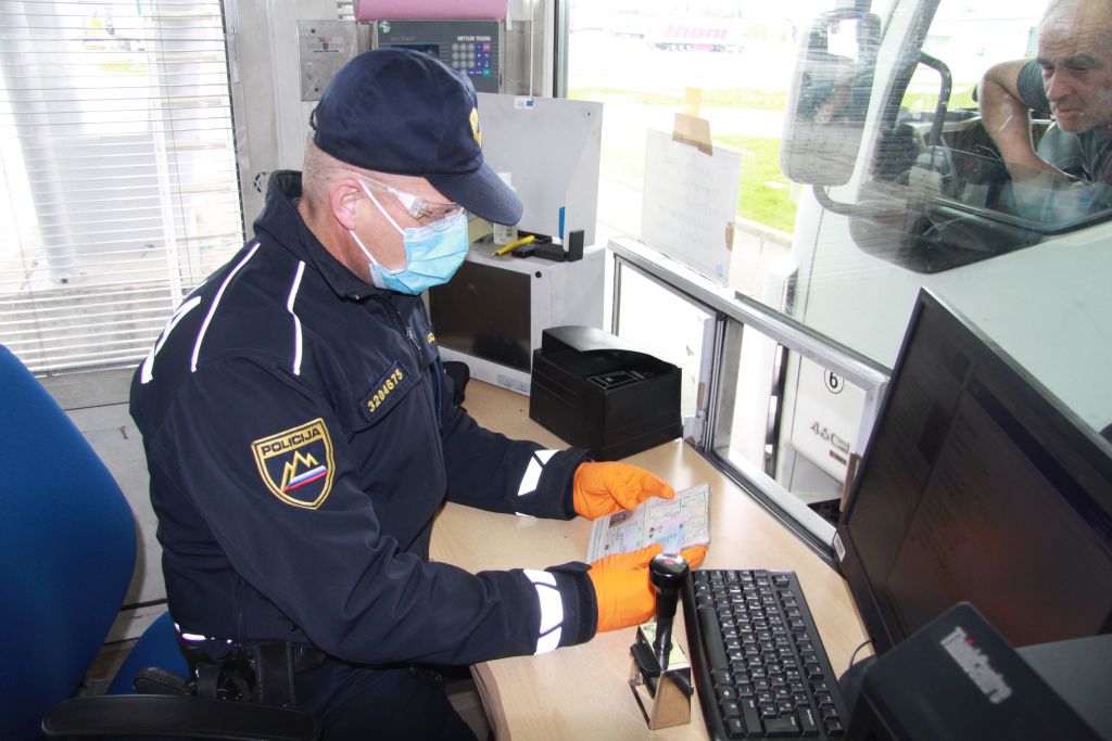 MPObrezje policist zascitna oprema FotoAlenkaDrenik PUNM