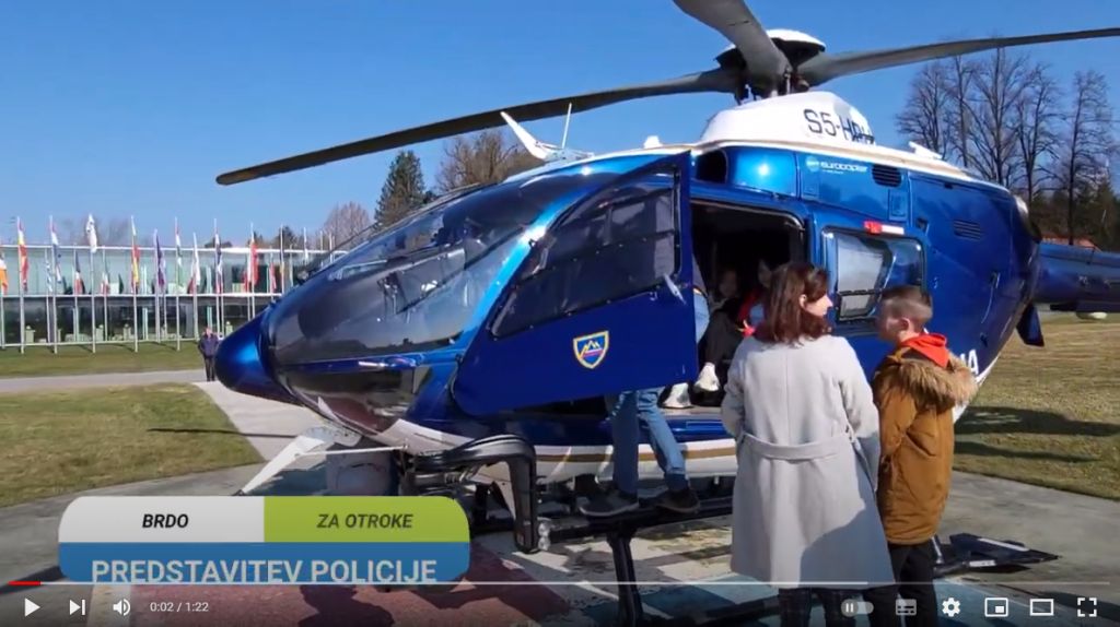Brdo Otroci na obisku pri policistih 06042022 izrez