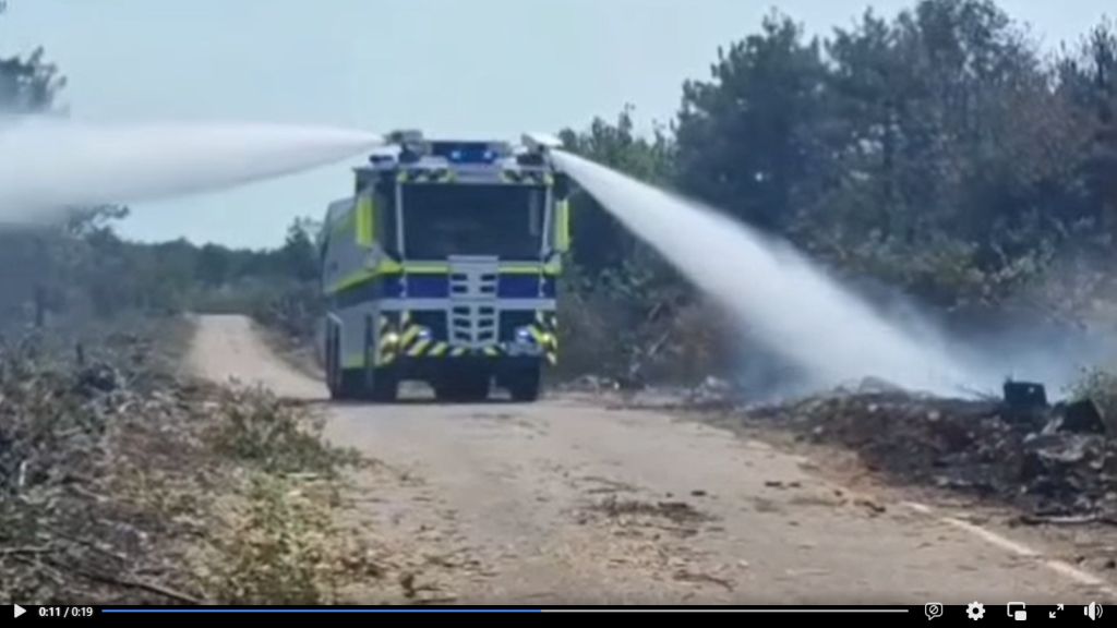 Vodni top gasenje pozara na Krasu video izrez
