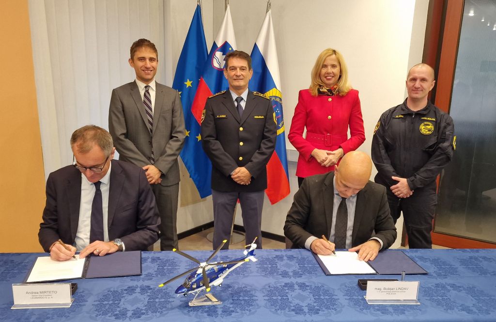 Podpisovanje pogodbe novi policijski helikopter