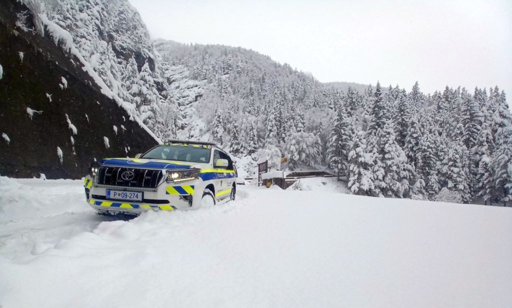 Policisti v Trenti 2 fotoPUNovaGorica