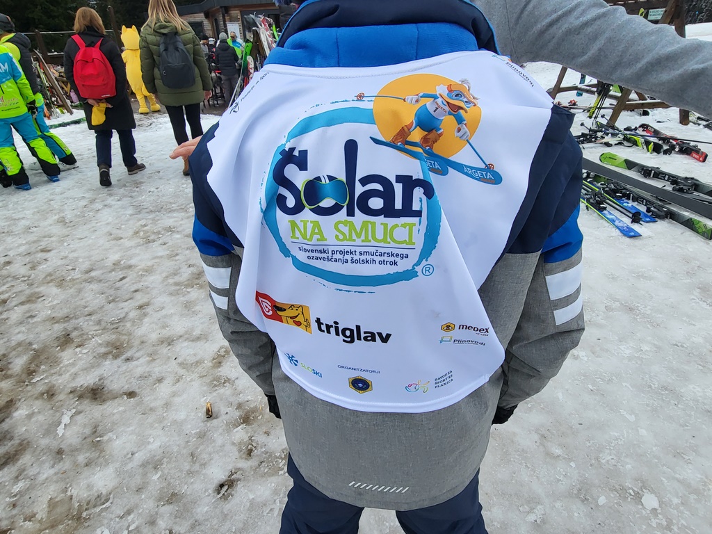 slika brezrokavnika z logom Šolar na smuči