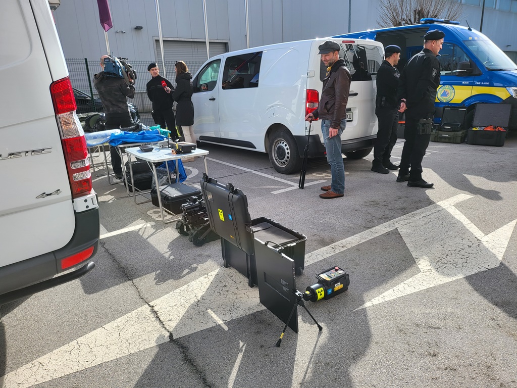 slika razstavljene opreme in tehničnih sredstev