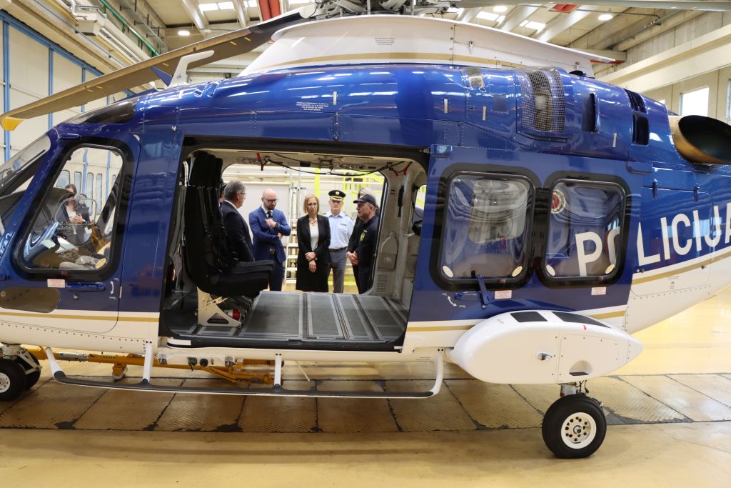 Ogled policijskega helikopterja