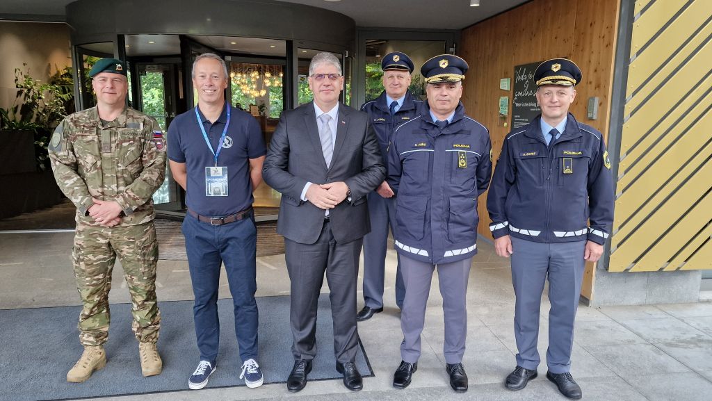 Tekmovalce so pozdravili vodilni v policiji in na notranjem ministrstvu ter prireditelji Brajnikovega memoriala.
