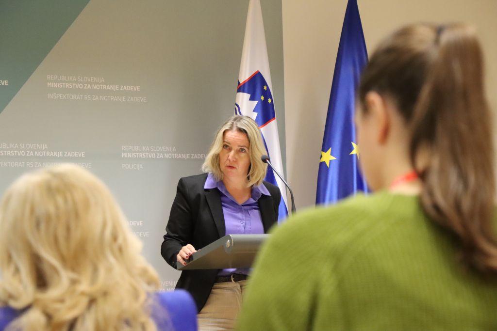 Državna sekretarka Helga Dobrin med nagovorom 