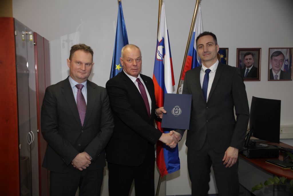 Damjan Petrič, Franc Šešerko in Aleksander Perklič ob predaji poslov