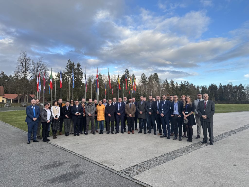 skupinska slika udeležencev konference