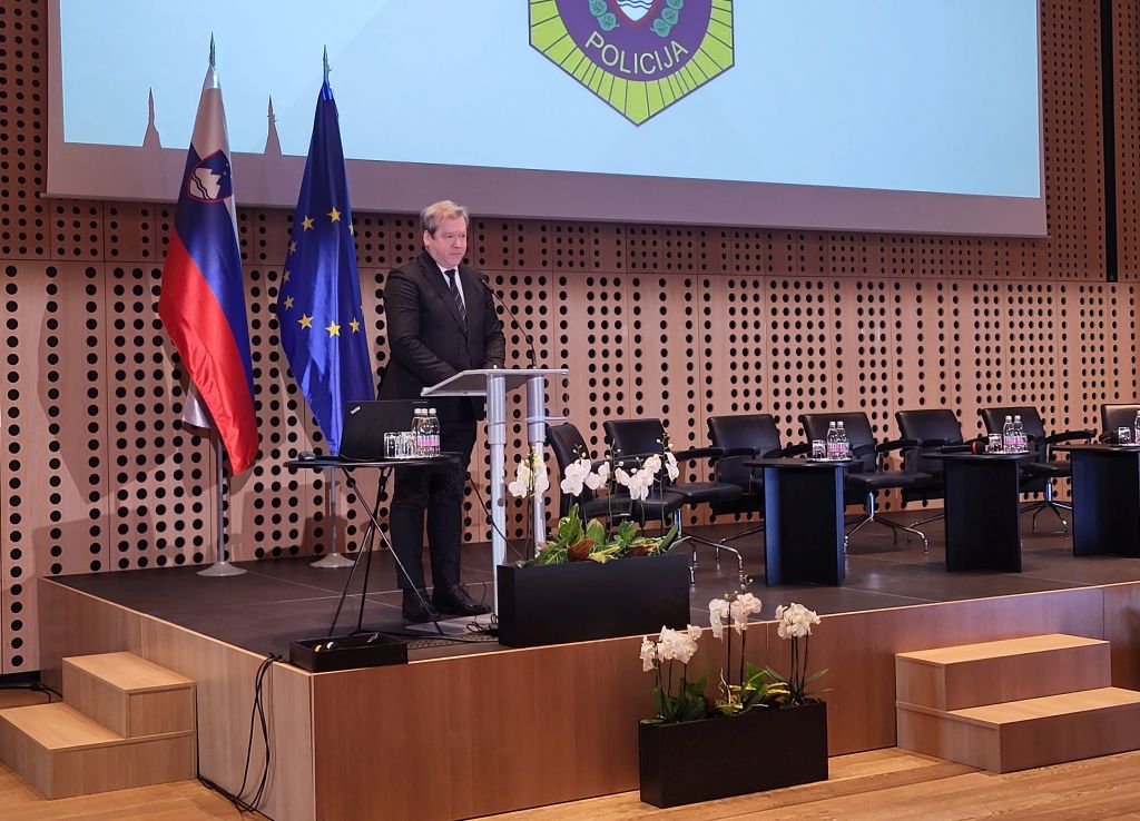 Dr. Igor Papič