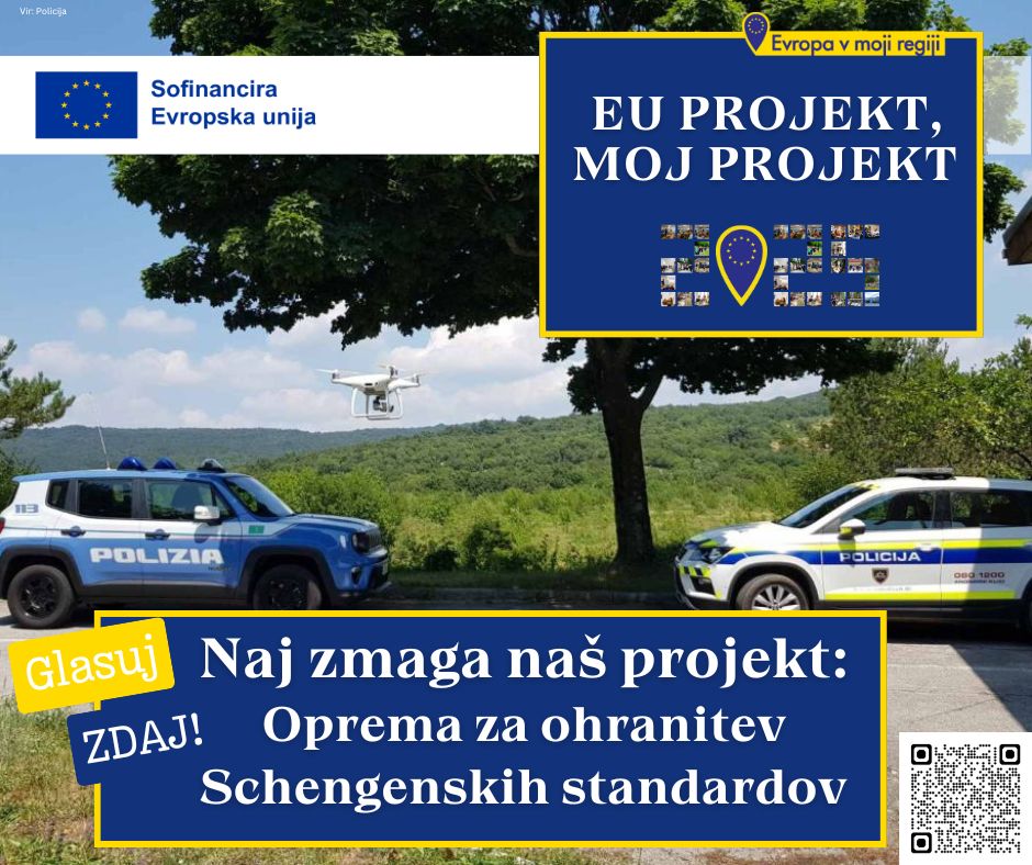 Plakat z napisom Naj zmaga naš projekt, glasuj zdaj. Na plakatu sta policijski patruljni vozili, slovensko in italijansko, nad njima v zraku je policijski dron.