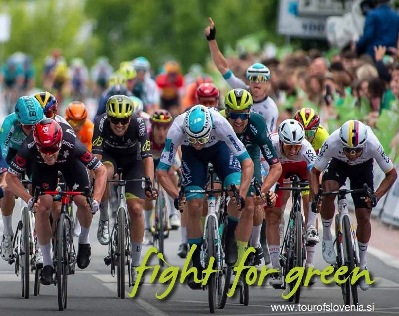 Naslovnica biltena: kolesarji dirkajo po cesti, na sliki zelen napis Fight for green. Foto: tourofslovenia.si