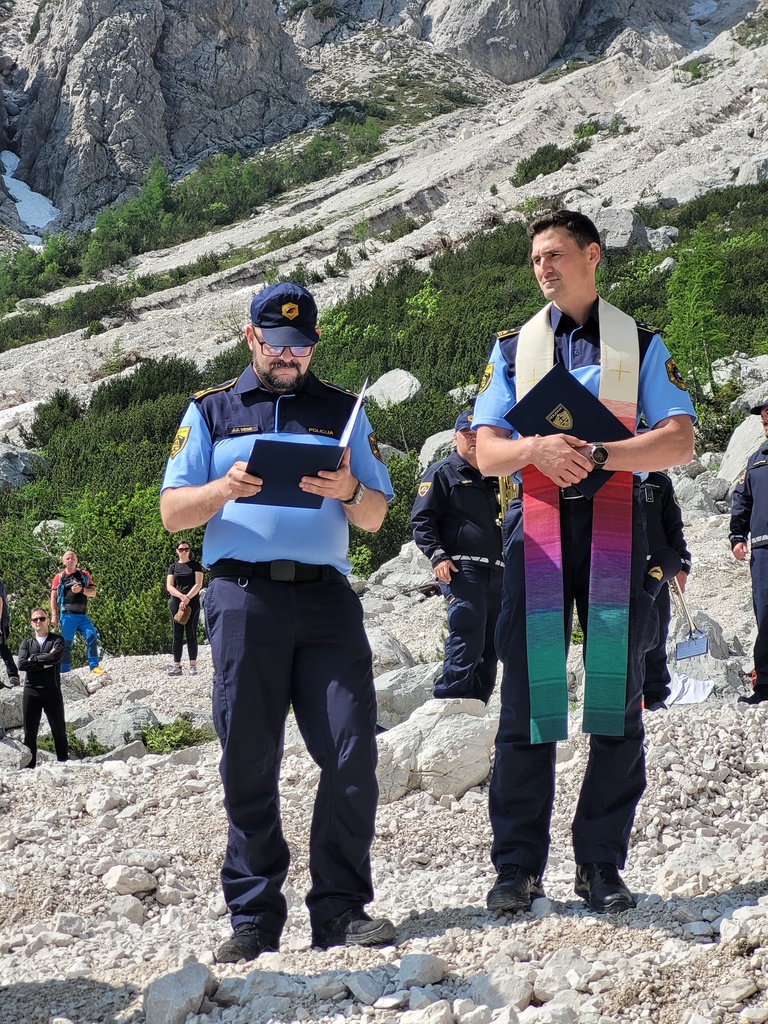 Janez Jona Vene in Aleksander Erniša med mašo