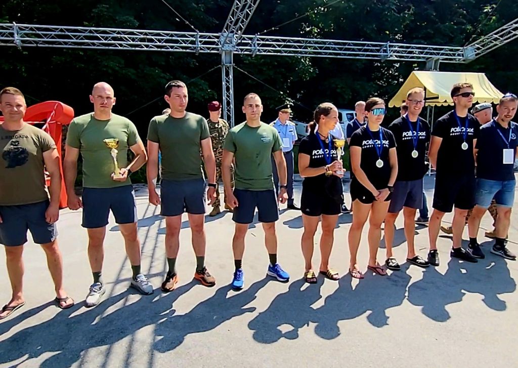 Obe ekipi, ki sta priskočili na pomoč poškodovani planinki
