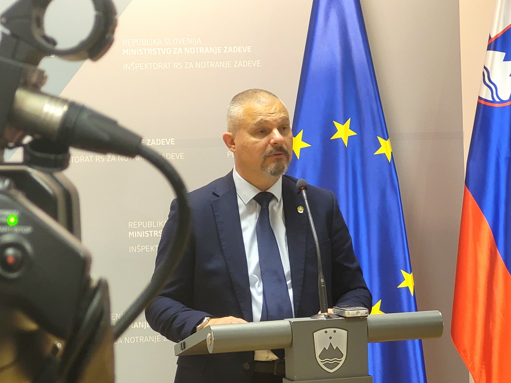 Darko Muženič podaja izjavo za medije