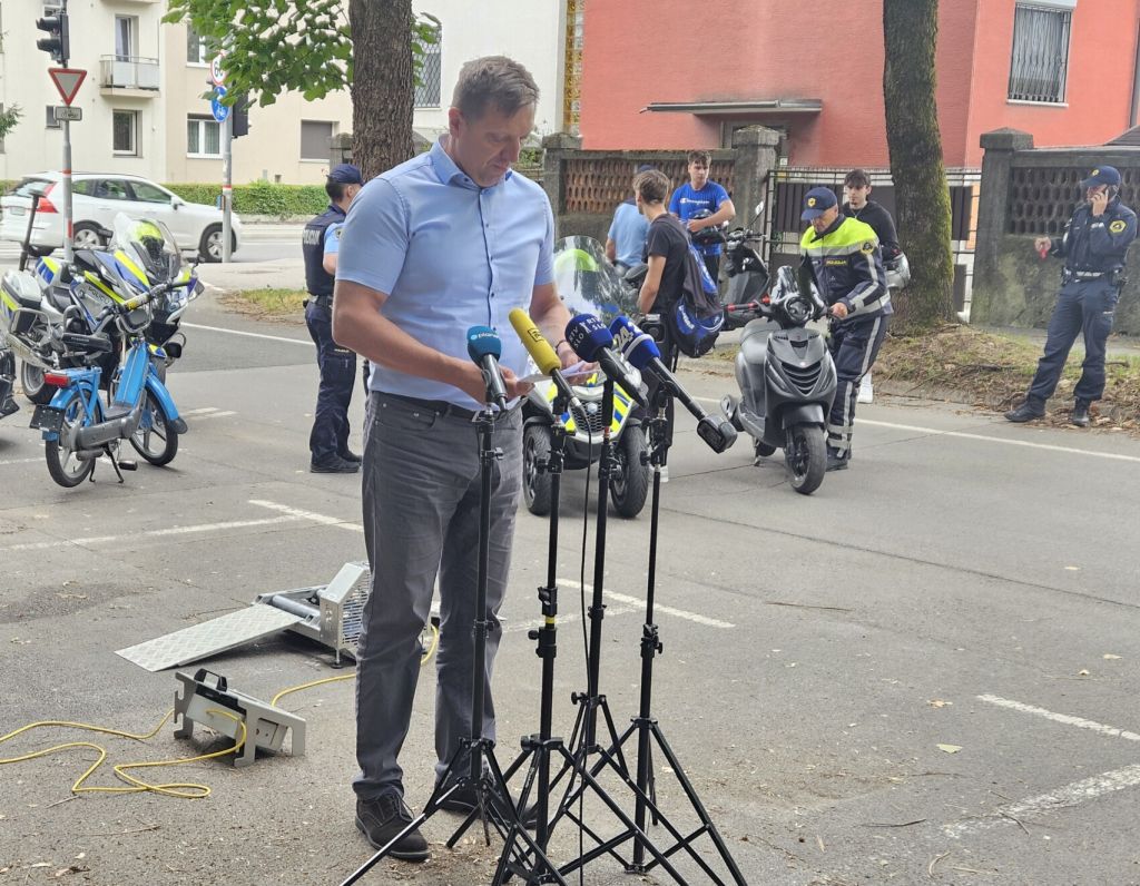 Mag. Rajh daje izjavo za medije