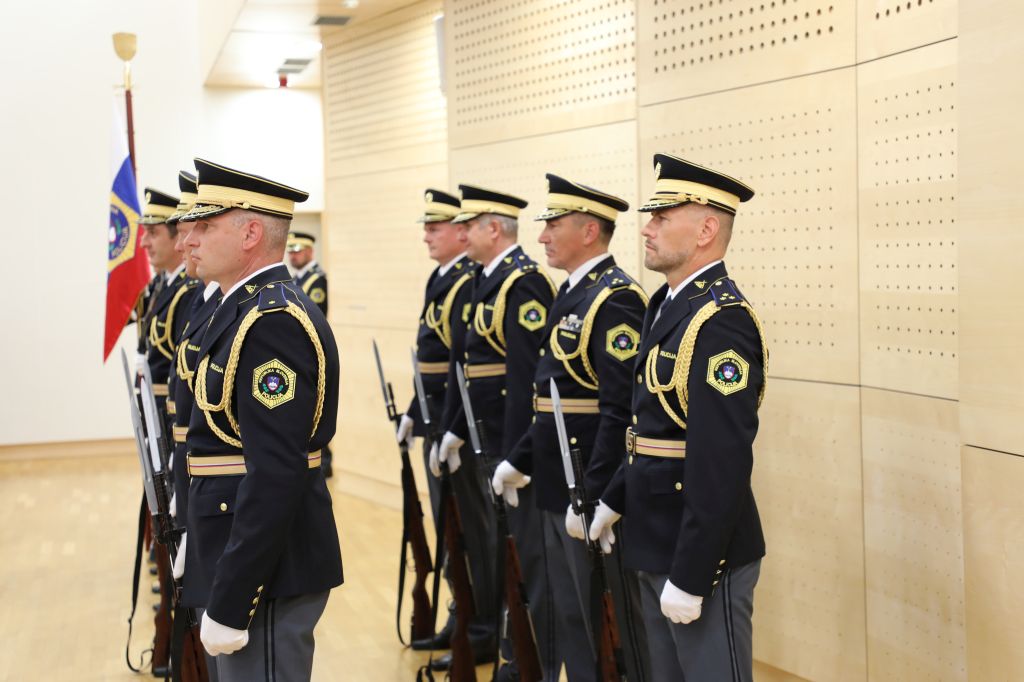 Policisti častne enote policije