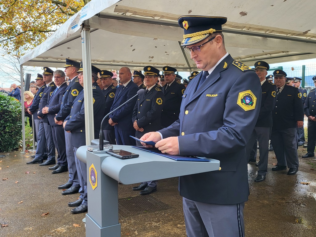 Generalni direktor policije ima govor