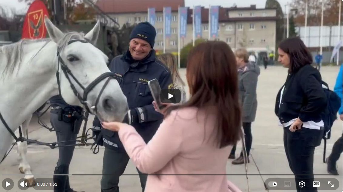 Izrez iz videa o sodelovanju policije na kariernem sejmu