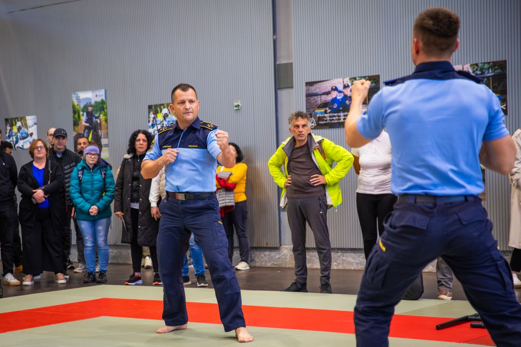 Prikaz praktičnega postopka na blazinah