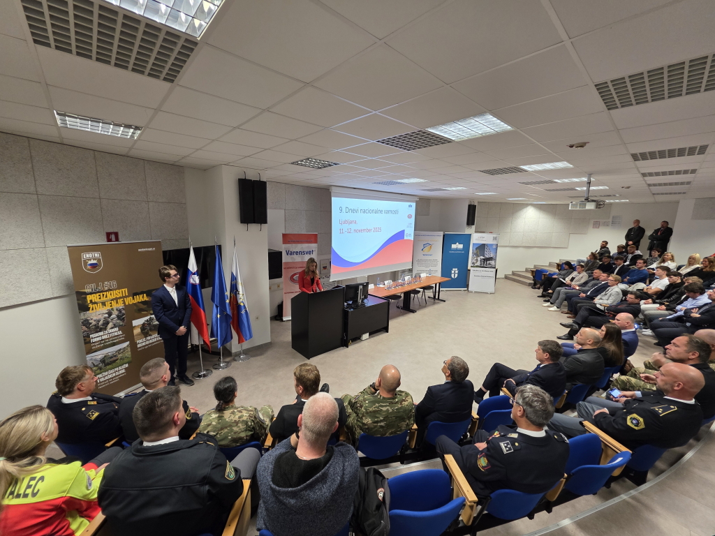 Dvorana in udeleženci