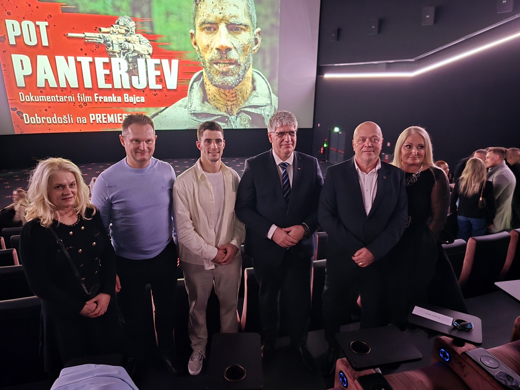 Franko Bajc skupaj z vodstvom ministrstva in policije