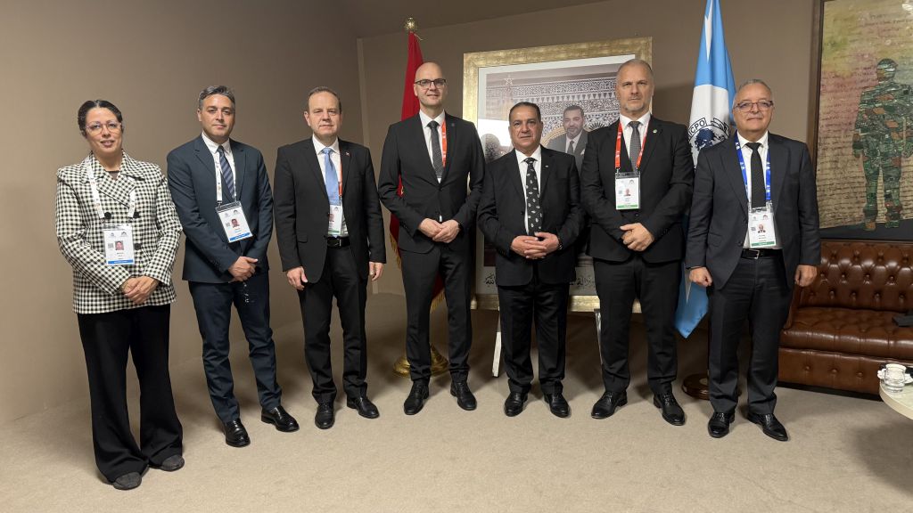 Skupinska slika: slovenska delegacija s predstavniki Maroka