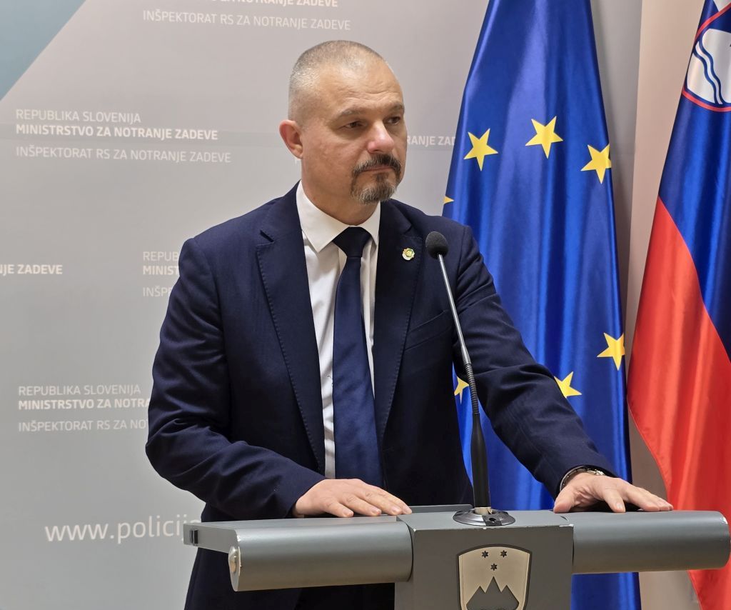 Darko Muženič med izjavo za javnost