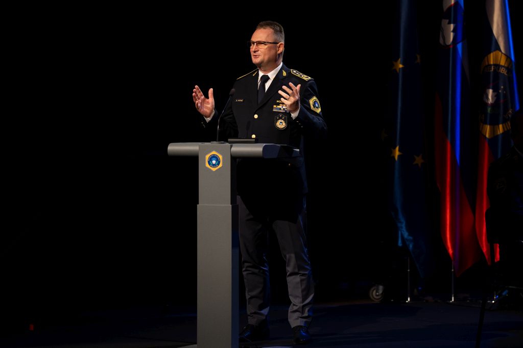 Generalni direktor med nagovorom v Gallusovi dvorani