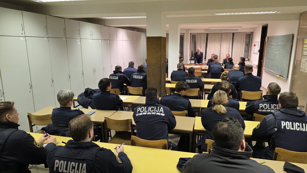 Minister in generalni direktor policije na PP Ljubljana Center