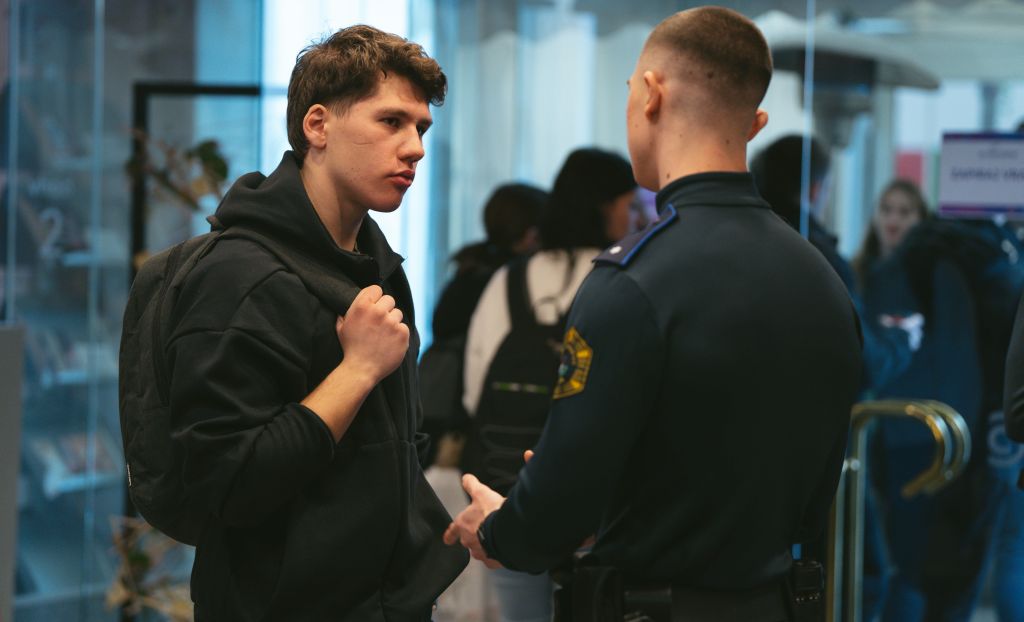 A police officer talking to a visitor at the Informativa career fair