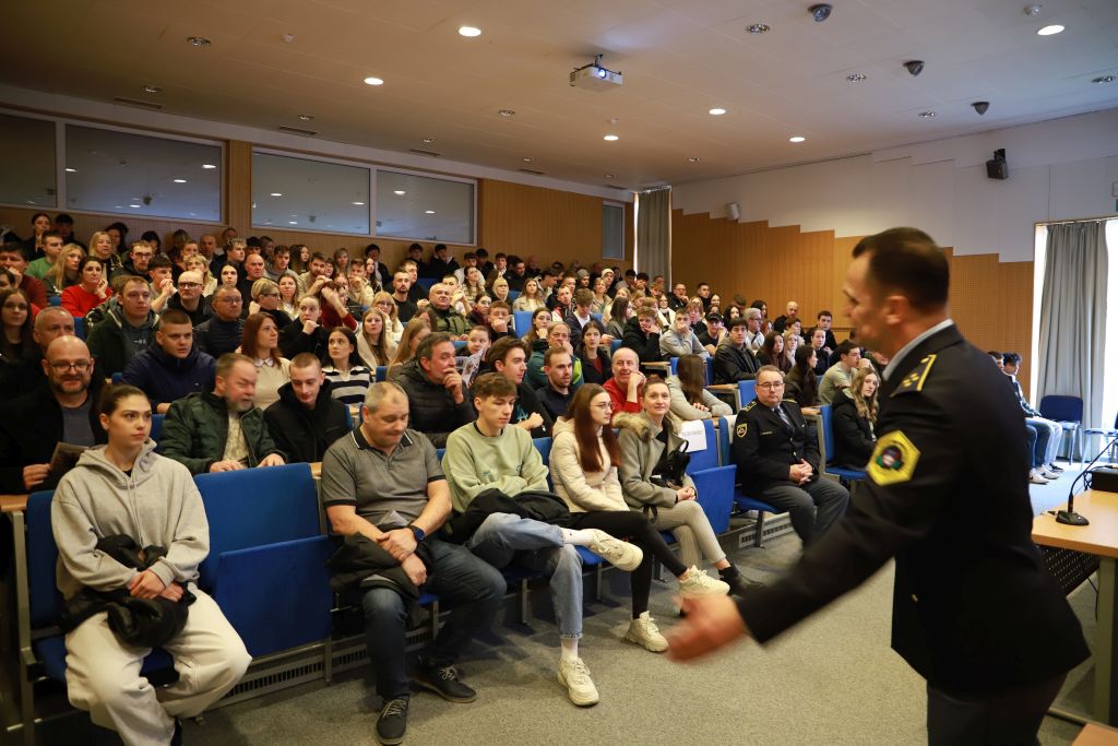 An introductory presentation at the Police Academy open day