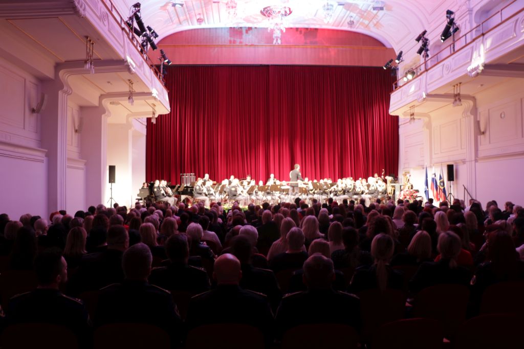 Pogled na dvorano in oder