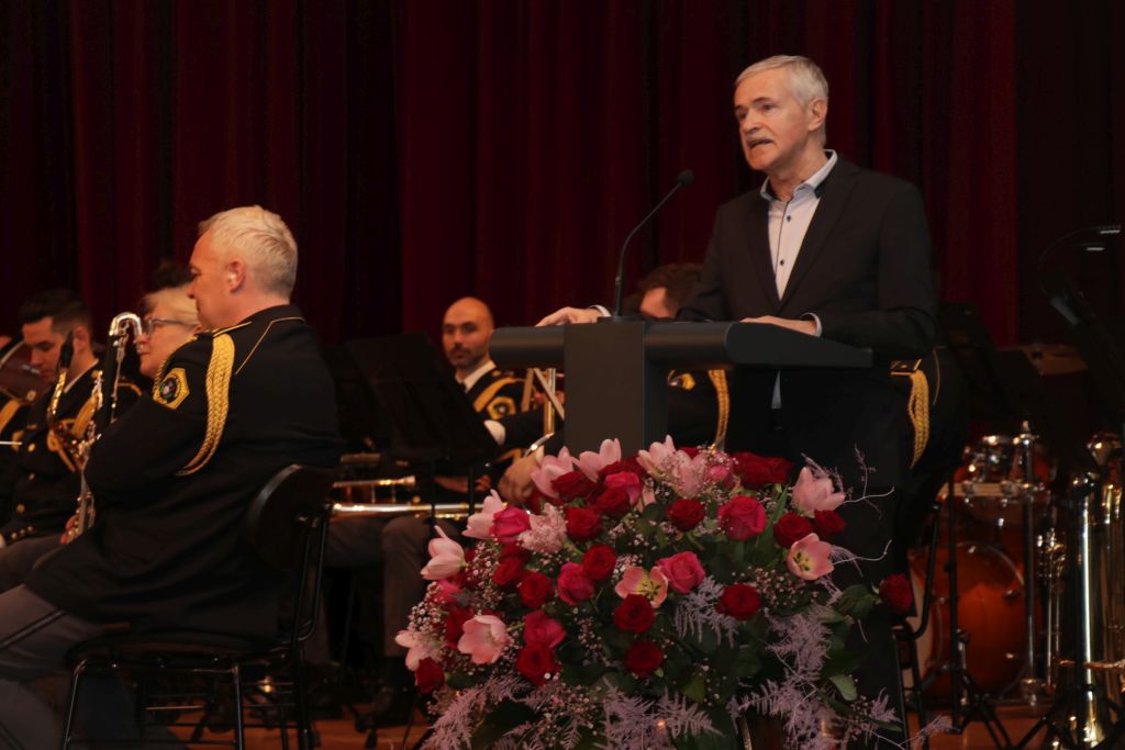 Mirko ploj med nagovorom