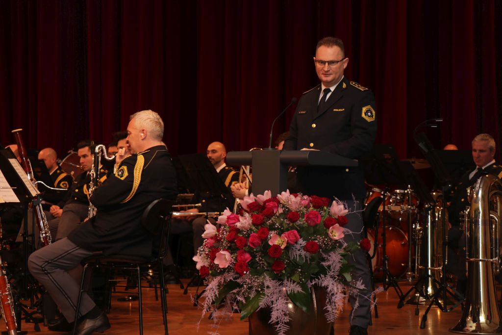 Petrič med nagovorom na slovesnosti ob dnevu žena