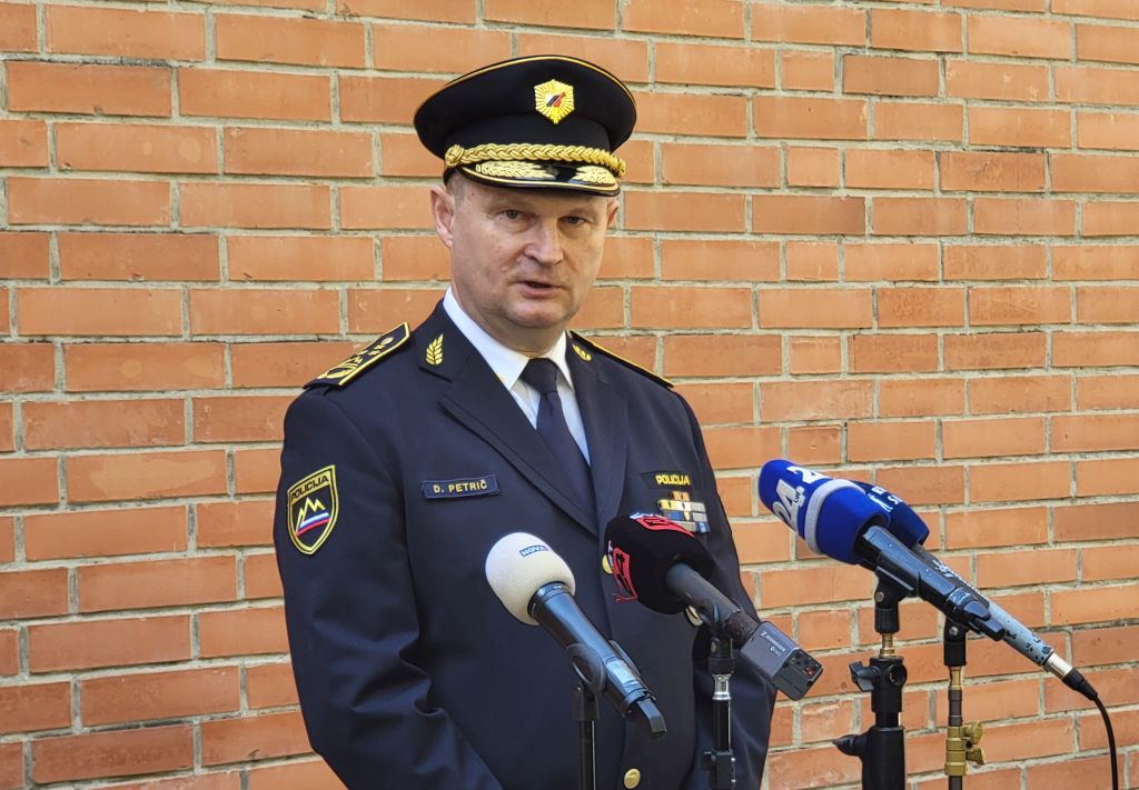 Generalni direktor policije Damjan Petrič med izjavo za javnost