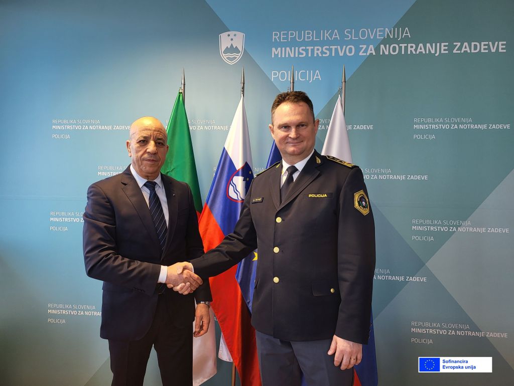  Ali Badaoui in Damjan Petrič se rokujeta