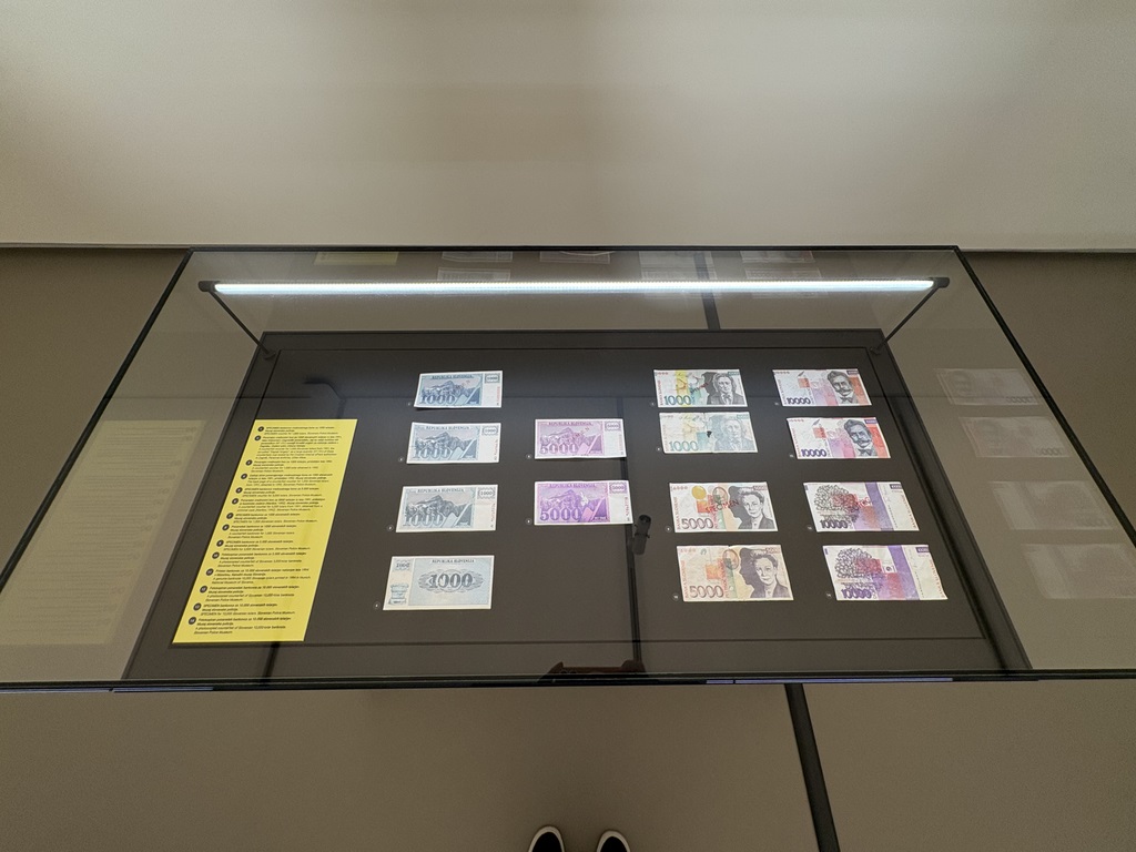 Razstavljeni bankovci