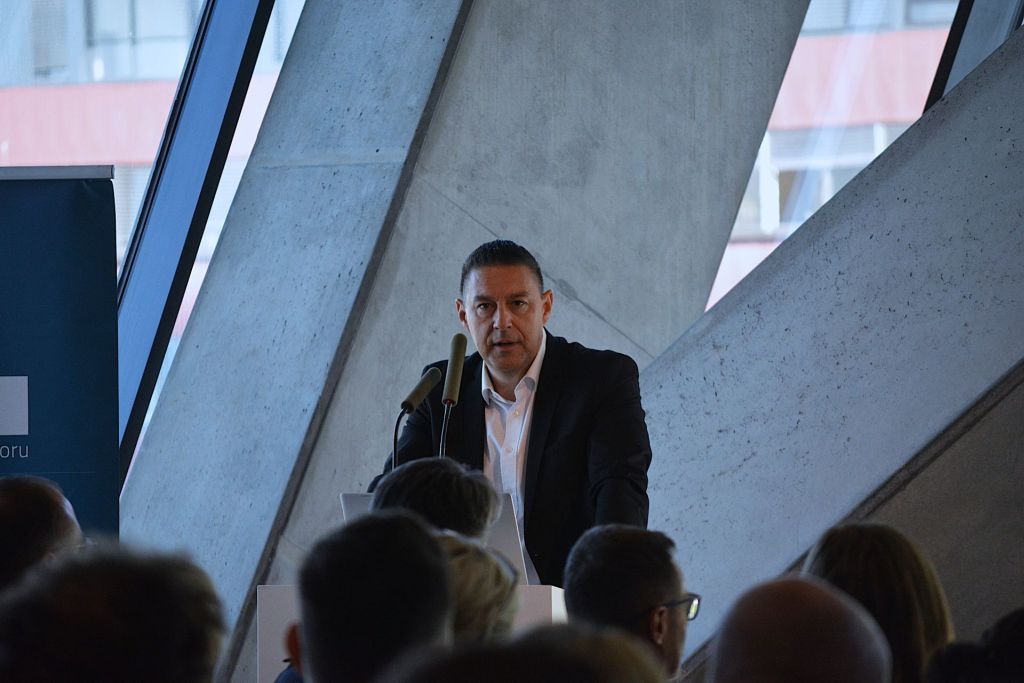 Predsednik Društva slovenskih kriminalistov med nagovorom