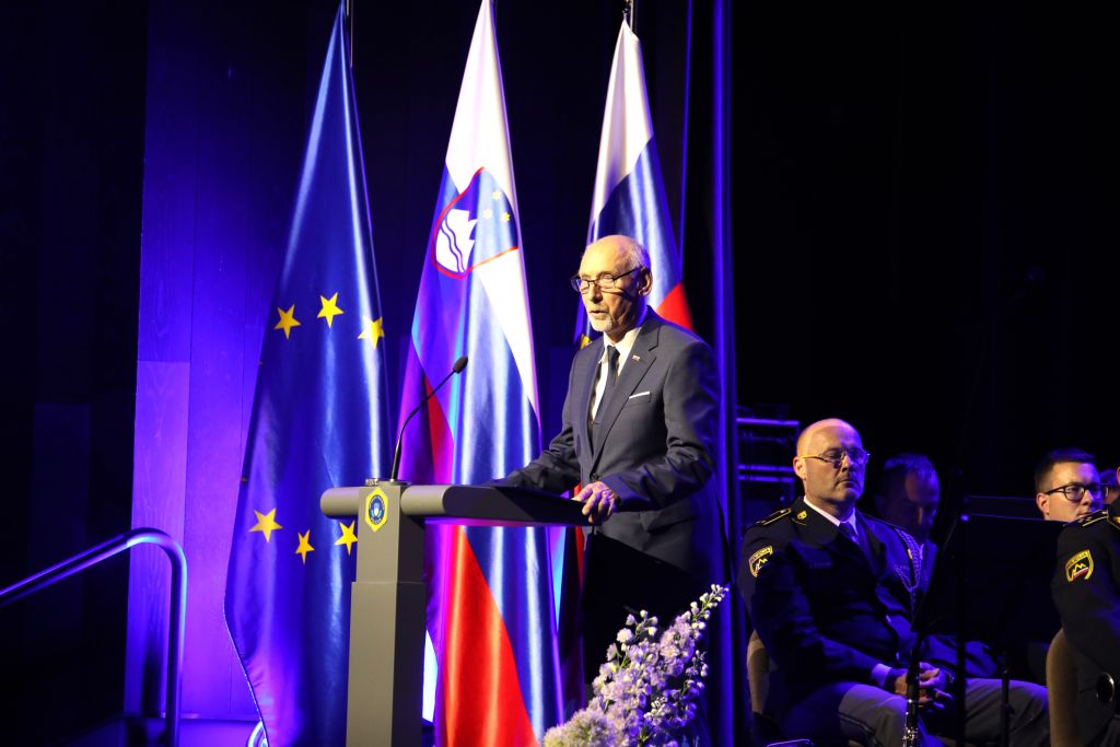Zlobko med nagovorom ob dnevu policije