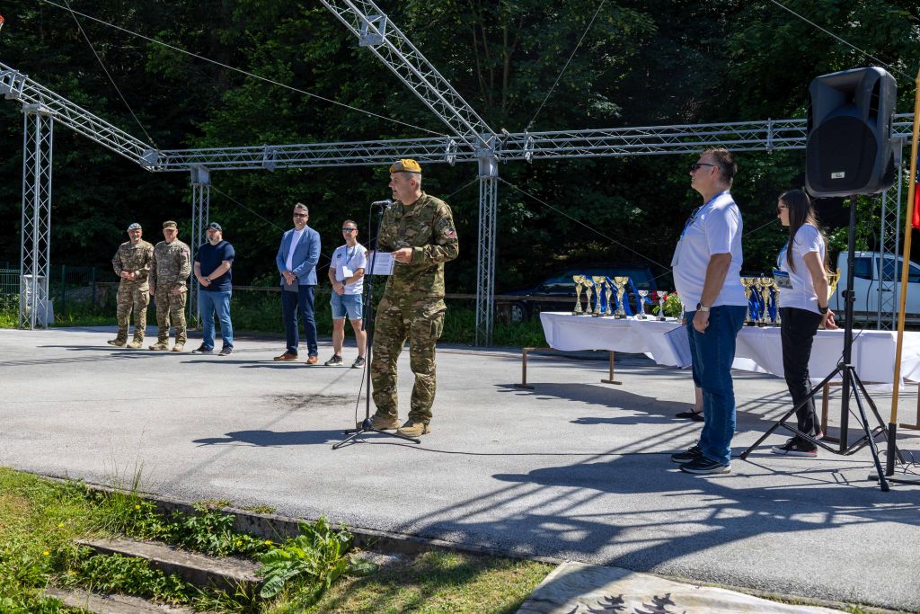 Poveljnik Logistične brigade SV med nagovorom