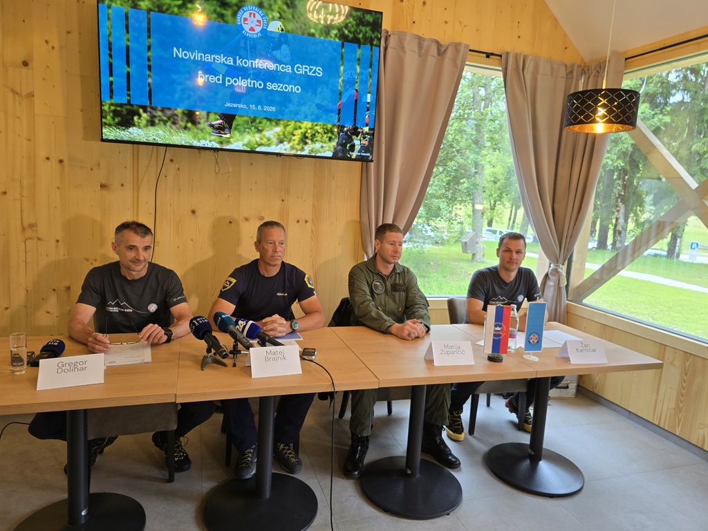 Skupinska fotografija govorcev