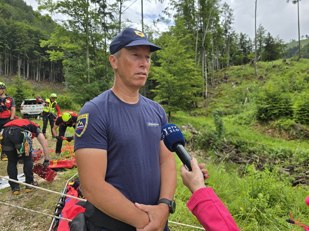 Matej Brajnik is giving a statement to a reporter
