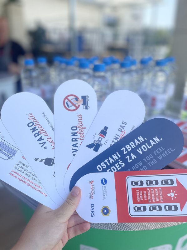 "Pahljača" preventivnih letakov v roki