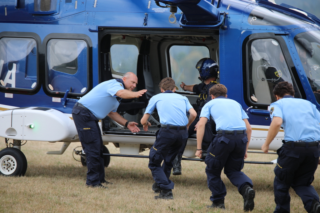Kandidati gredo v helikopter