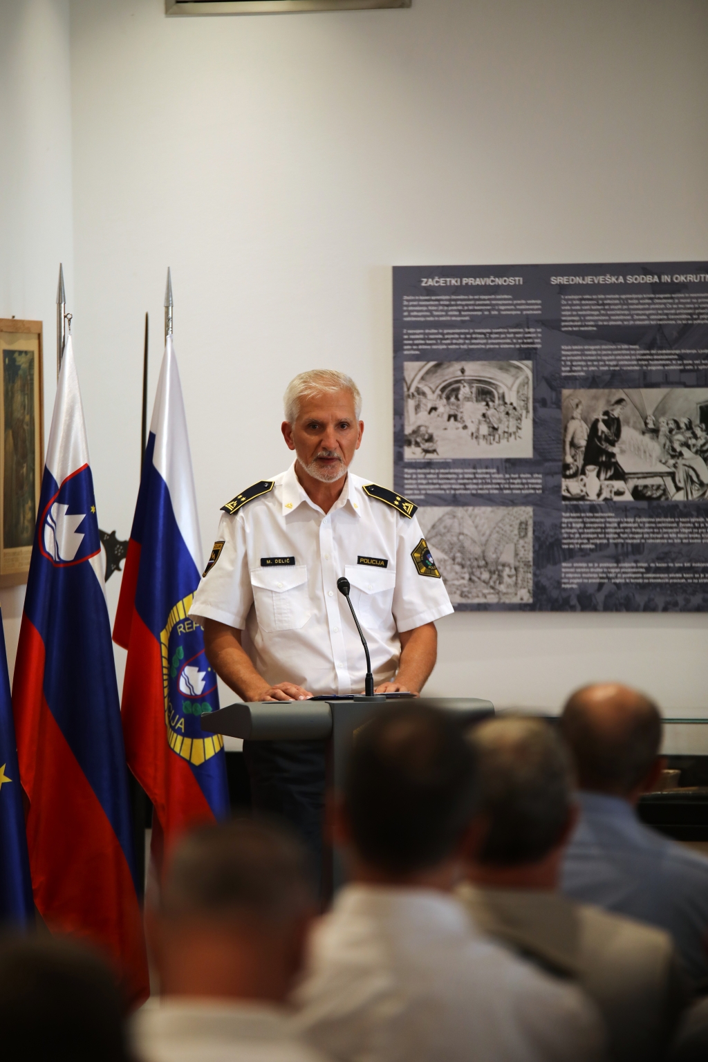 vodja Muzeja slovenske policije Muhamed Delić med nagovorom